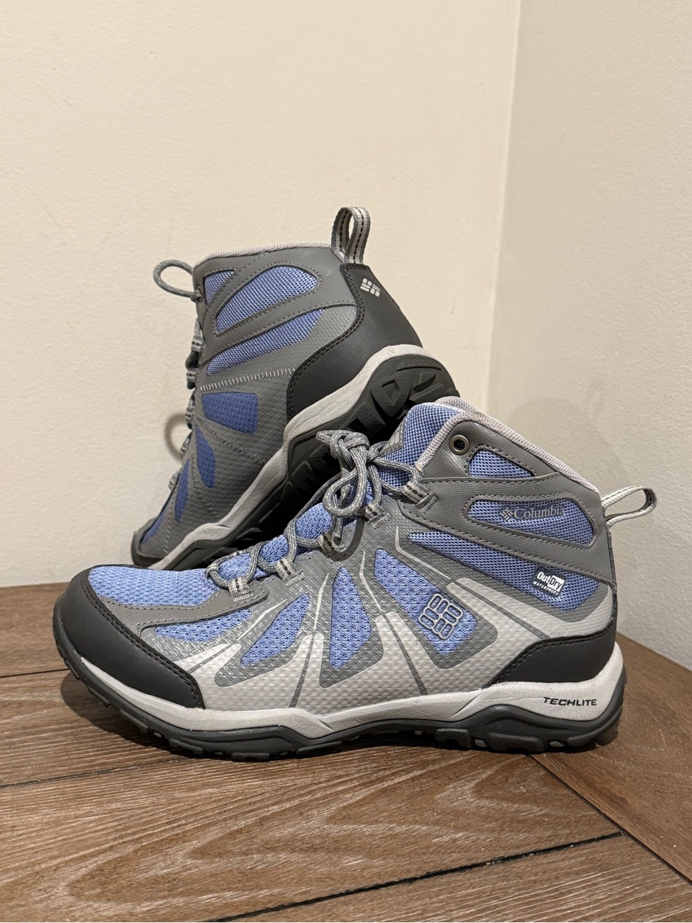 COLUMBIA WOMENS TECHLITE OUTDRY WATERPROOF SIZE 7 PURPLE GREY hiking boots
